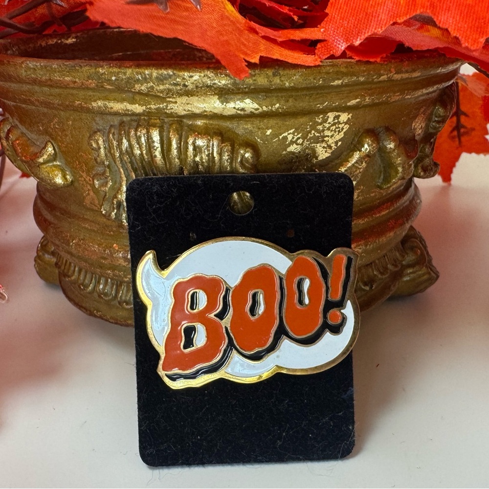 Vintage Halloween ‘Boo’ Enamel Lapel Gold Tone Pin